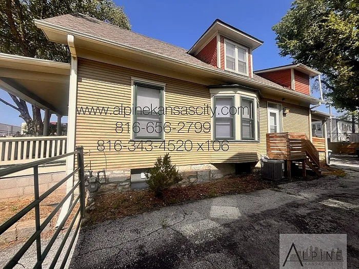 2 bed, 1.5 bath, 1150 sqft, $1,695 — Photo 2