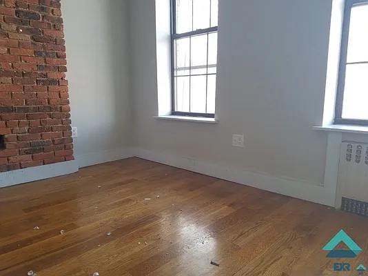 Rented by EXR | media 12