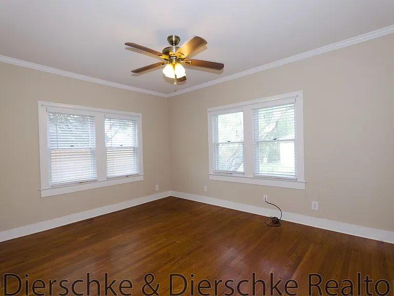 1007 Austin St — Photo 11