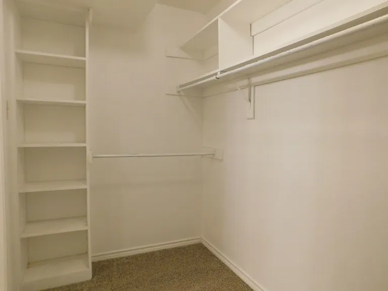 2204 Canterbury Ct #2204 — Photo 17