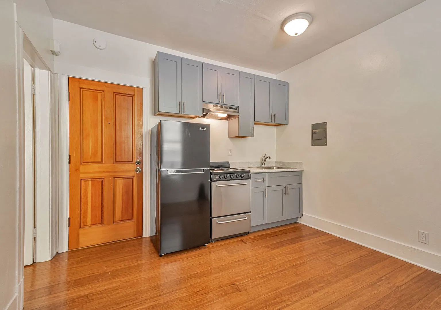 435 Hayes Apartments — Photo 3