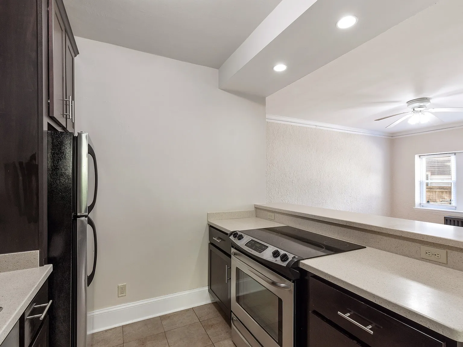 Cambridge Manor — Photo 2