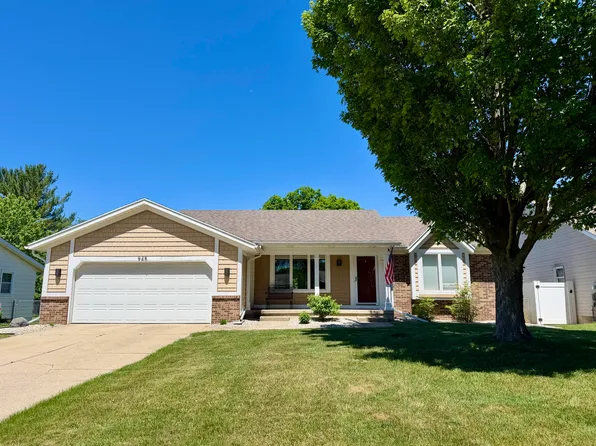 945 Pembroke St SE, Kentwood, MI 49508