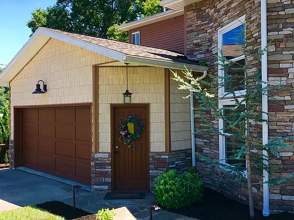 Attached 2 car garage