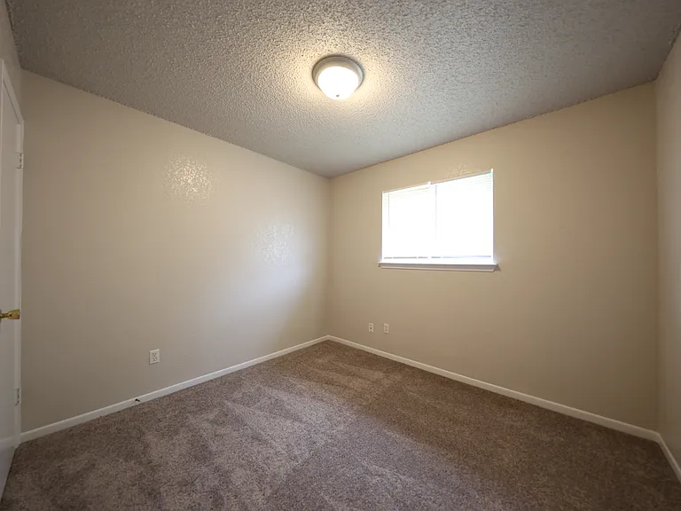1702 Clairidge Ave — Photo 17