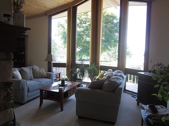 4th image of 860 S 16th Ct