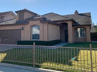 2885 E Deyoung Dr, Fresno, CA 93720