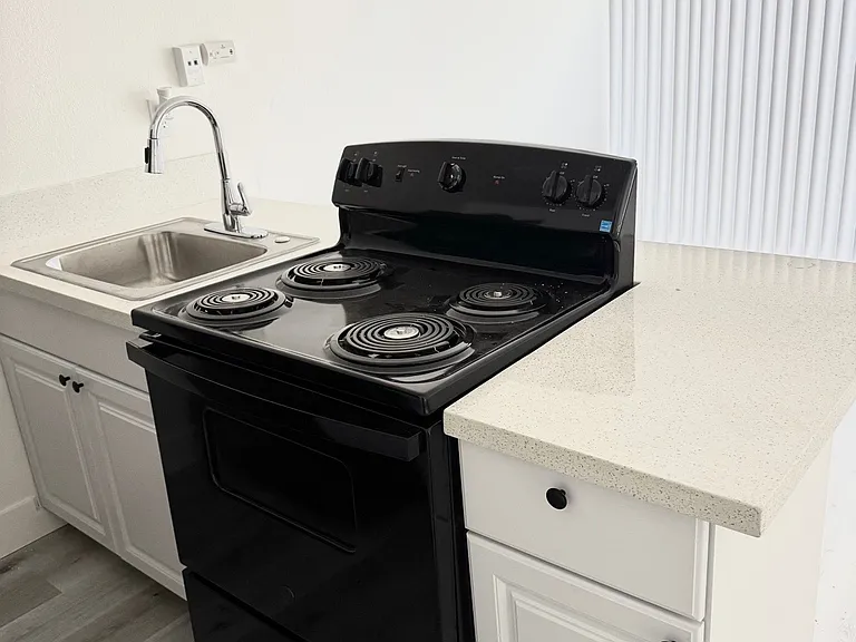 Carmichael Apartments — Photo 17