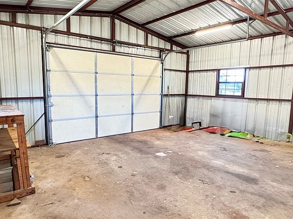 5th image of 1223 Yowell Rd