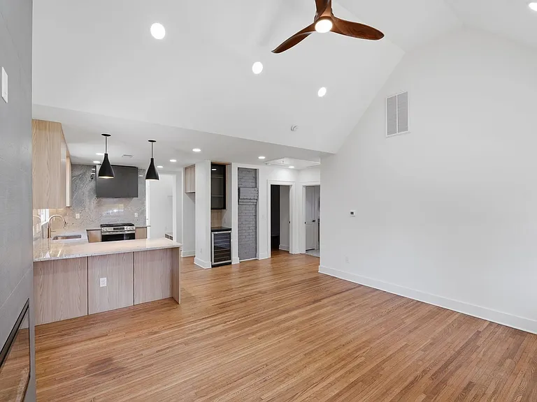 1838 Merriman Ave — Photo 10