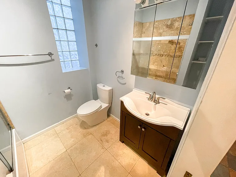 1435 W. Grand Ave. — Photo 9