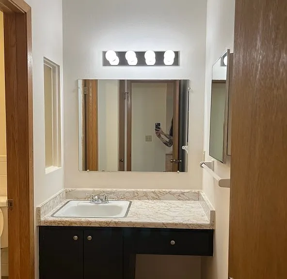 2 Bedroom Walkthrough (C) Bathroom