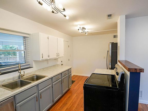 3rd image of 3232 Belleview Pl