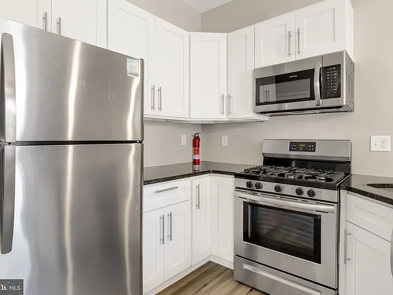 3127 Cedar St #1R — Photo 6