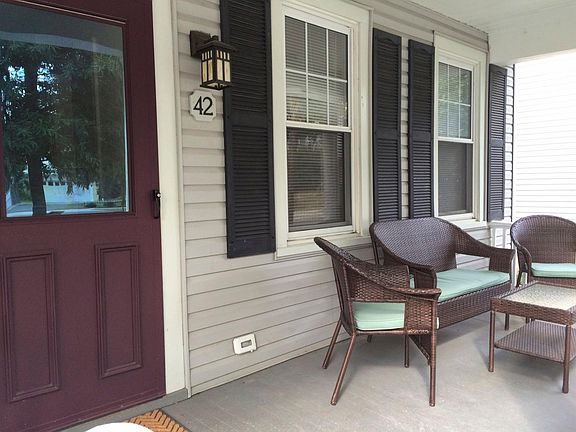 42 Moore Street porch view 