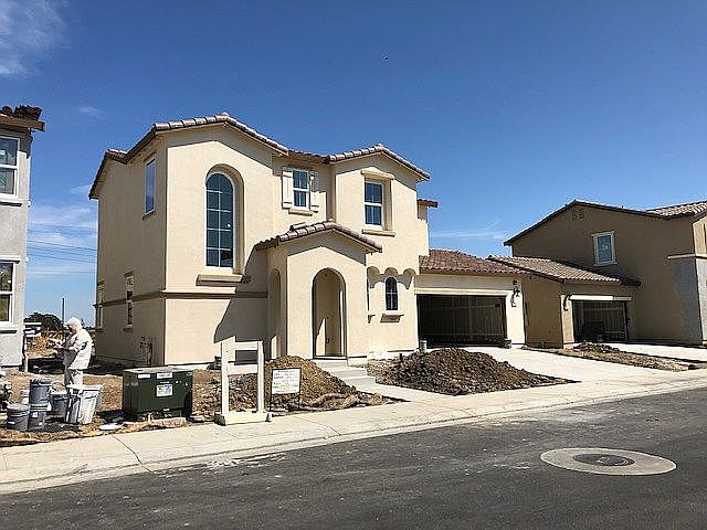 2nd image of 743 Iris Dr