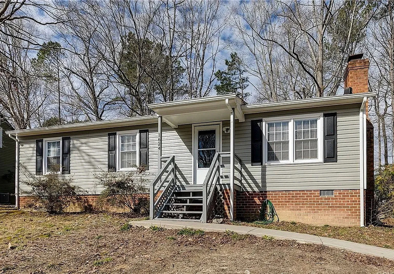 3 bed, 2.0 bath, 1056 sqft, $2,200 — Photo 1