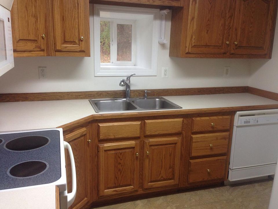 Great kitchen with nice appliances