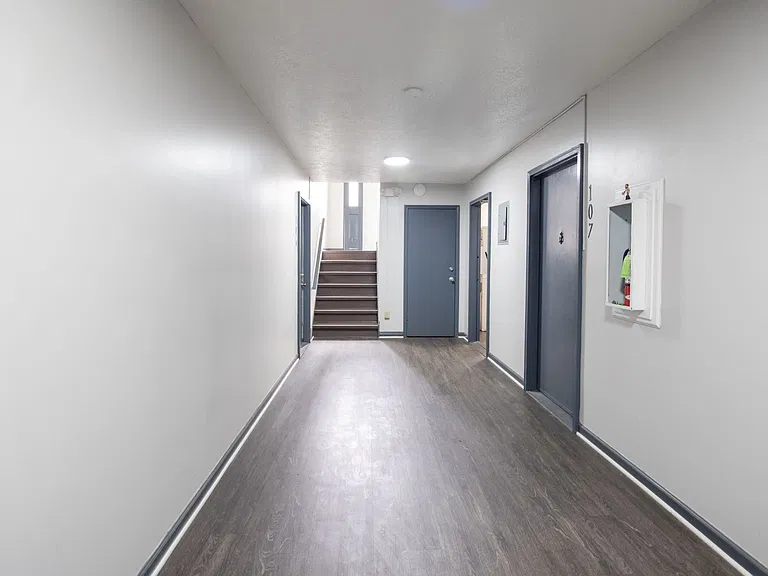 Grant Street Apartments — Photo 49