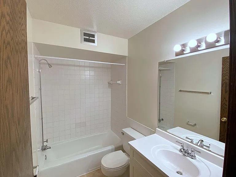 Southgate Apartments — Photo 106