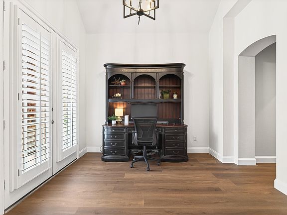 5th image of 6976 Valley Brook Dr