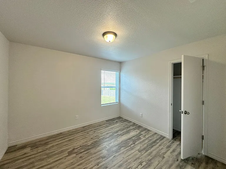 1825 Clovis Dr — Photo 11
