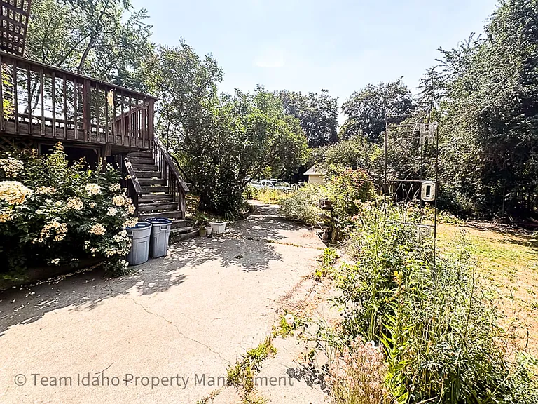 1203 Logan St — Photo 8