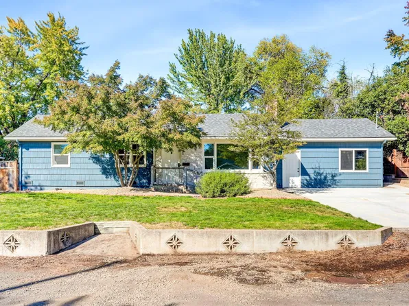 1617 Stratford Ave, Medford, OR 97504