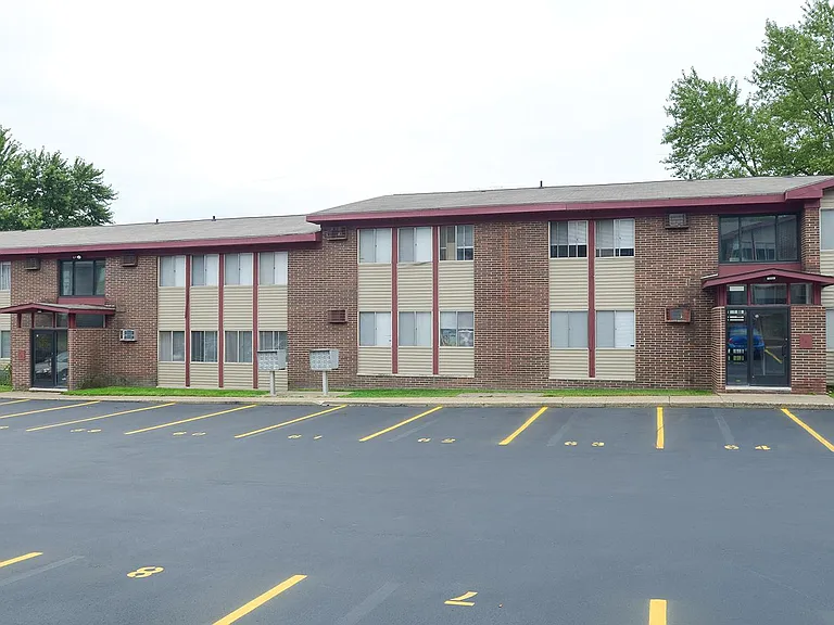 Kendall Manor Apartments — Photo 25