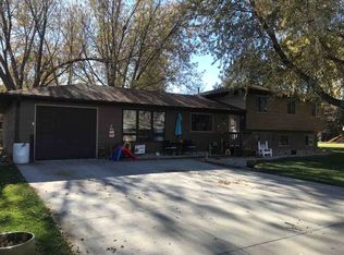 2439 Highland Dr, Gothenburg, NE 69138