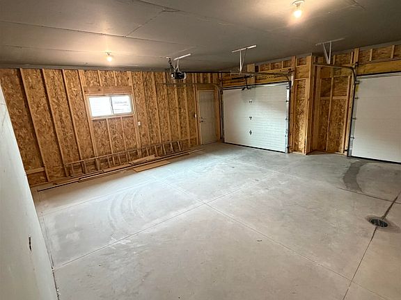 4th image of 1624 Frontier Rd