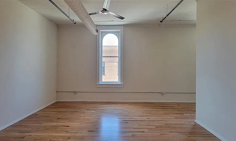 201 E Chambers St #203 — Photo 1