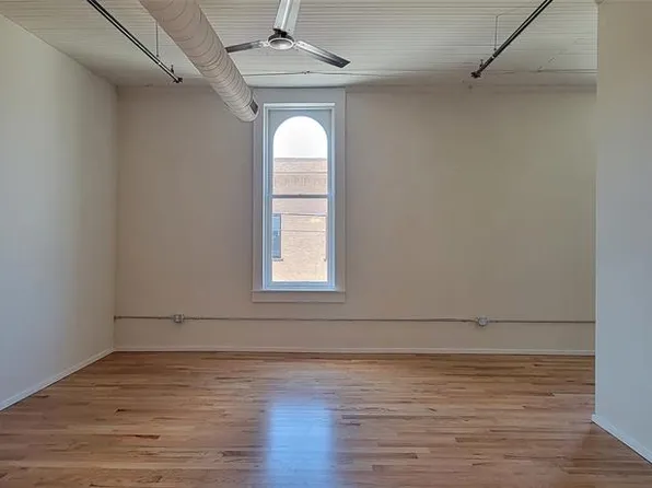 201 E Chambers St #203, Cleburne, TX 76031