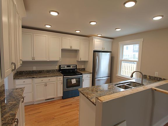 5th image of 836 Brookwood Pl