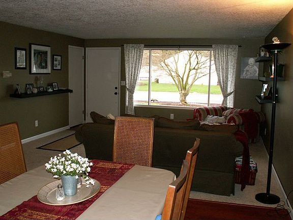 Dining room to livingroom.