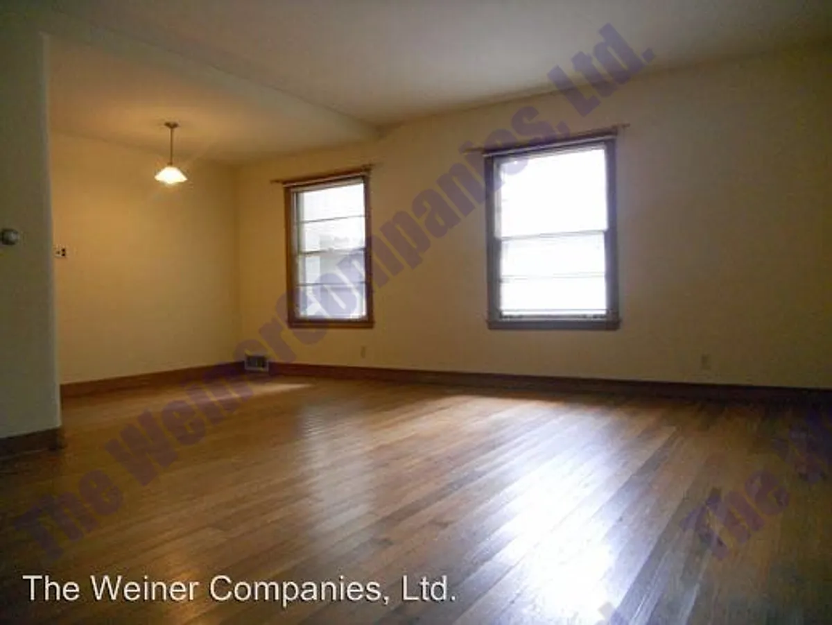 Building Photo - 116 W Vermont Ave