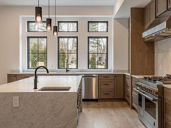 3rd image of 5 Pine Gardens Way