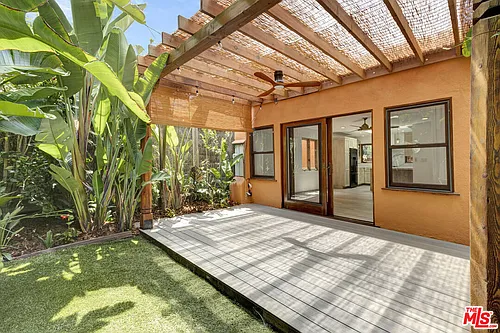 1138 1/2 Poinsettia Pl Photo 1
