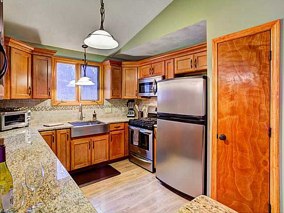 4th image of 11 Briar Hill Dr