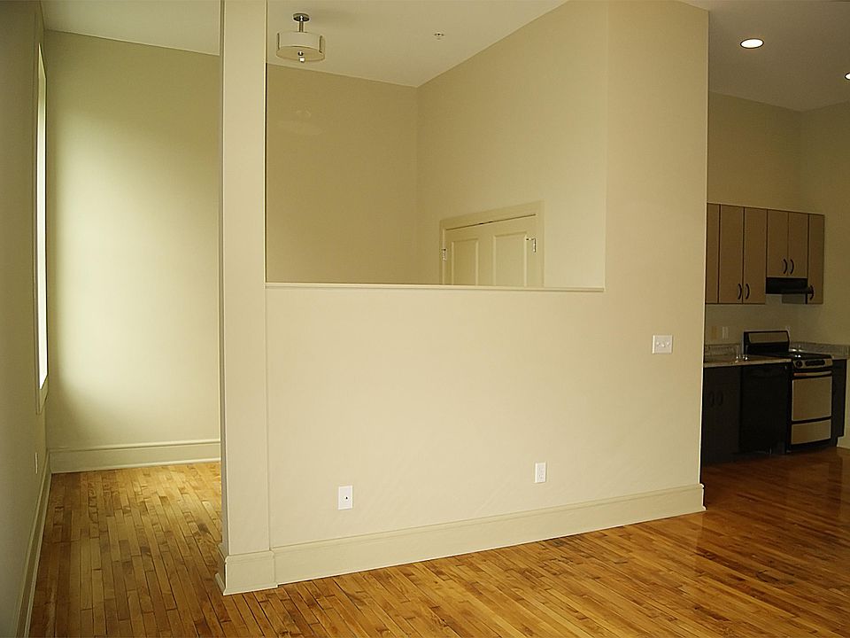 2nd image of 1601 Main St APT 313