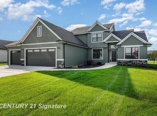 10237 Prairie View Ct, Freeland, MI 48623