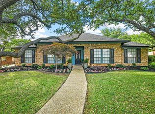 2003 Paddockview Dr, Arlington, TX 76017