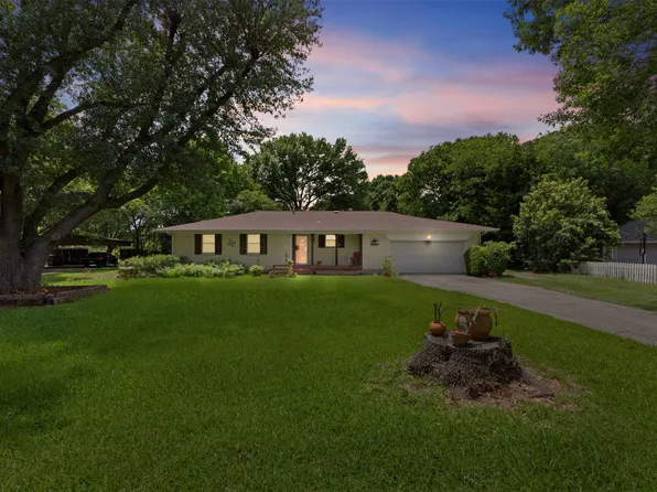 325 Oakwood Dr, Lancaster, TX 75146