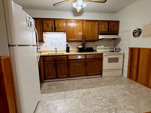 3rd image of 79 Balance Rock Road #12