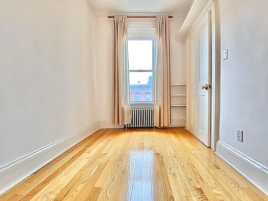 2nd image of 141 Grand St Floor 3