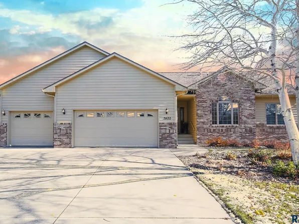 7420 S Valencia Dr, Sioux Falls, SD 57108