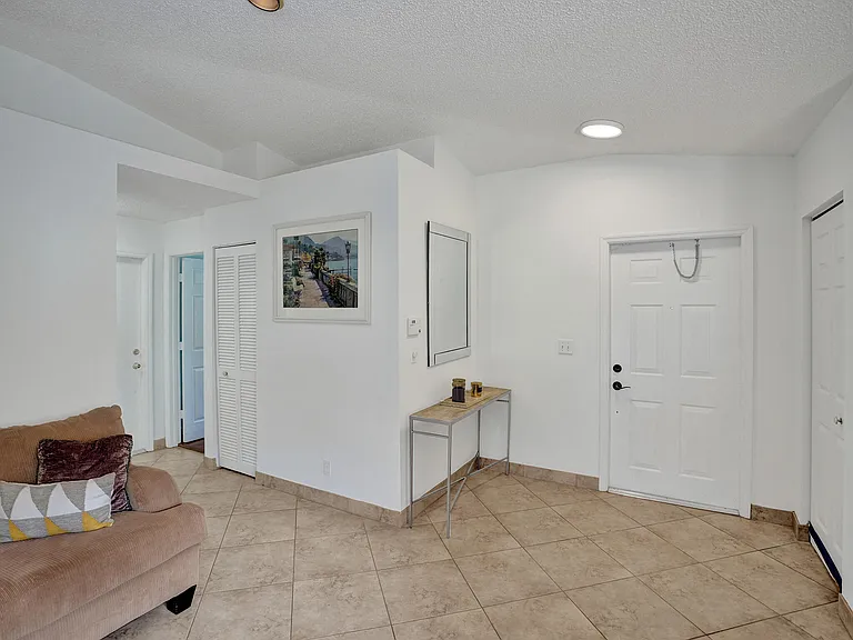 1245 SW 46th Way — Photo 7