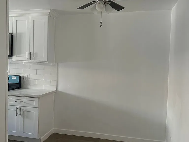 Sepulveda Apartments — Photo 17