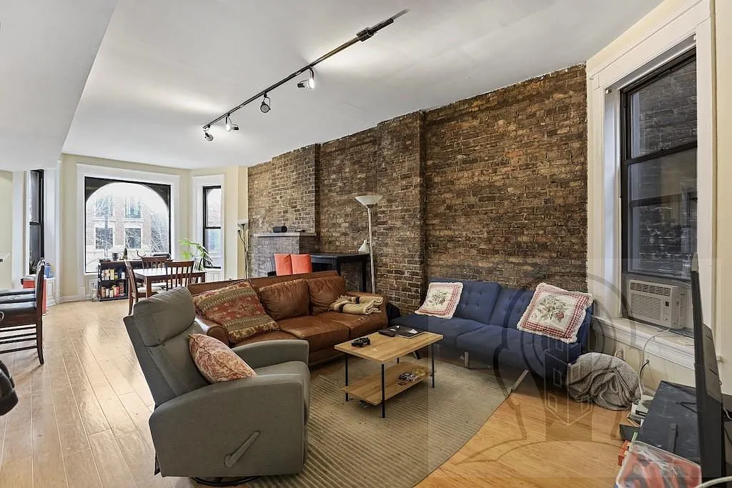 4 bed, 2.0 bath, $6,000 — Photo 3