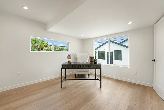 5308 S Victoria Ave — Photo 28